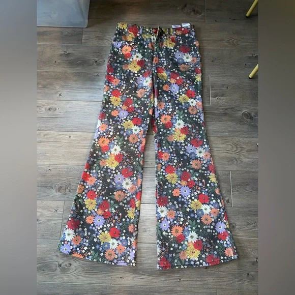 Floral Wrangler Jeans - Picture 1 of 8